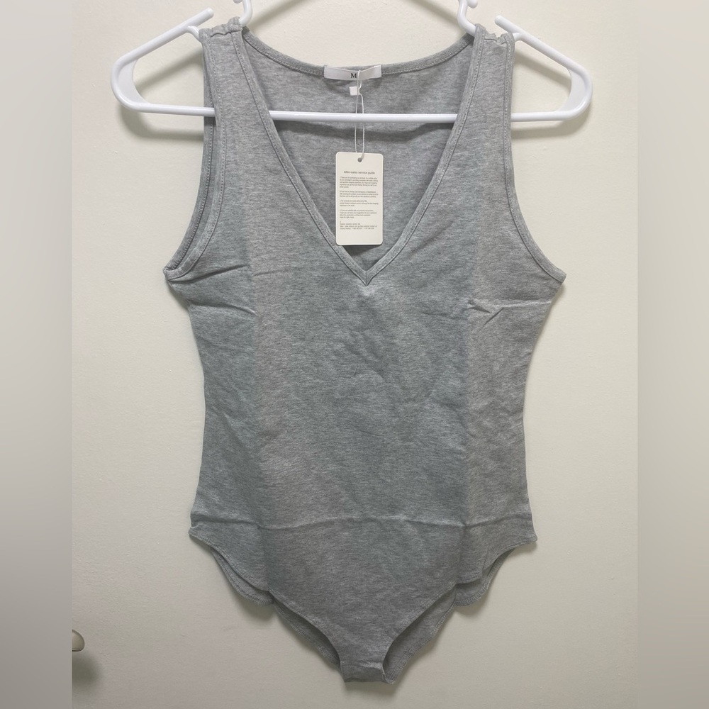 Untyhots, M,Women’s, Grey, Sleeveless  t shirt, tank top Bodysuit, NWT